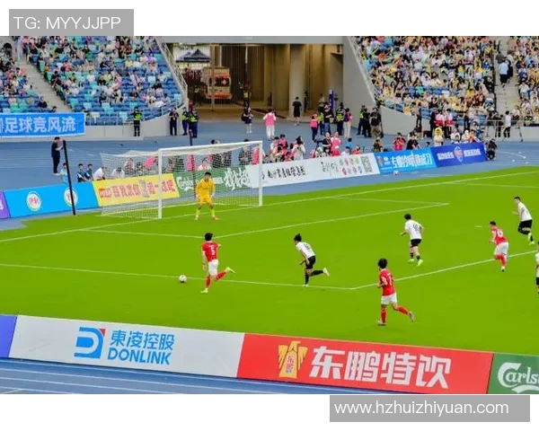 东鹏特饮携手足球明星共创激情赛场引领健康饮品新风潮 东鹏特饮携手足球明星共创激情赛场引领健康饮品新风潮