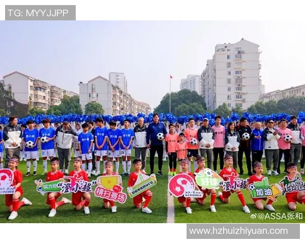 香港足球明星队东兴展现风采助力青少年足球发展与交流 香港足球明星队东兴展现风采助力青少年足球发展与交流